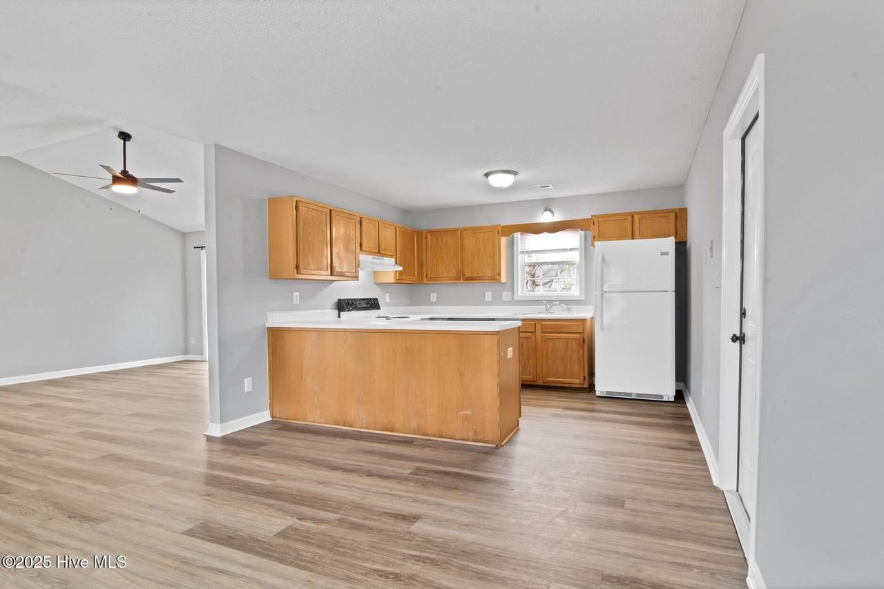 240 Parnell Rd - Photo 6 of 22