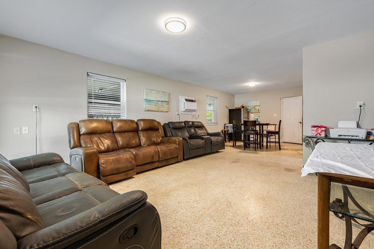 201 4th St - Photo 4 of 8