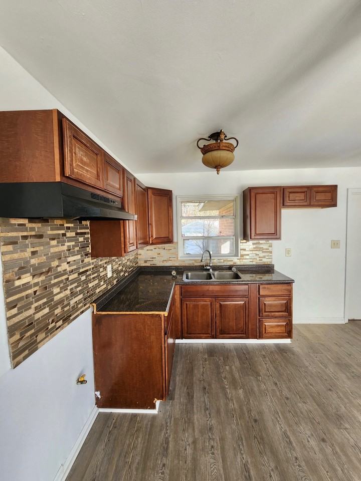 1721 Collier Dr #1 - Photo 2 of 6