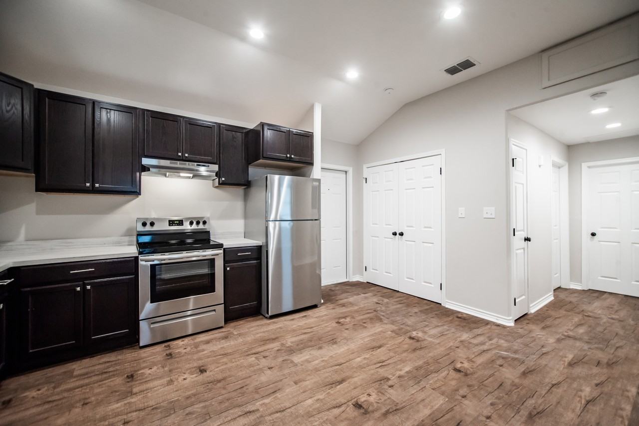 803 S Main St #803 - Photo 2 of 13