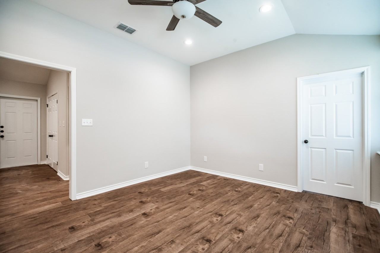 803 S Main St #803 - Photo 4 of 13