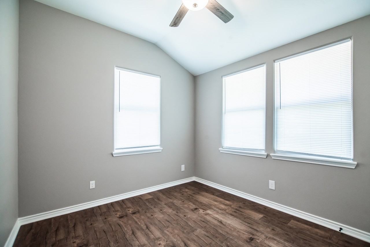 803 S Main St #803 - Photo 5 of 13