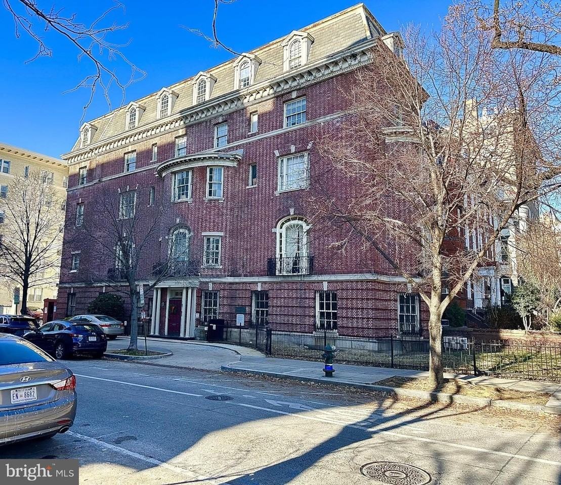 1601 R St Nw - Photo 2 of 13