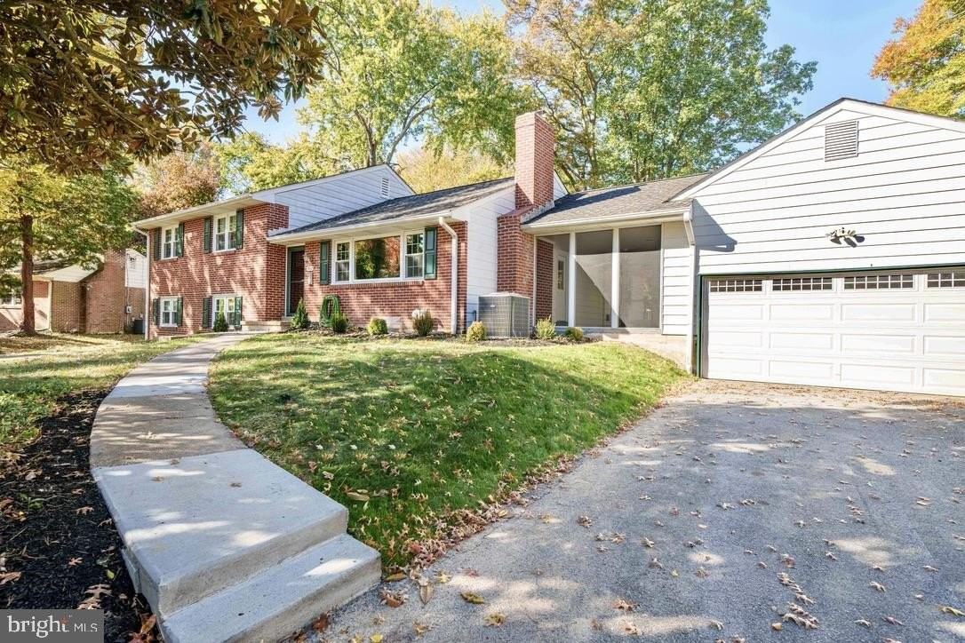 512 Briar Ln - Photo 3 of 38