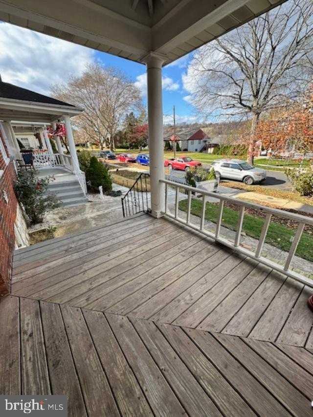 1136 Stirling St - Photo 4 of 20