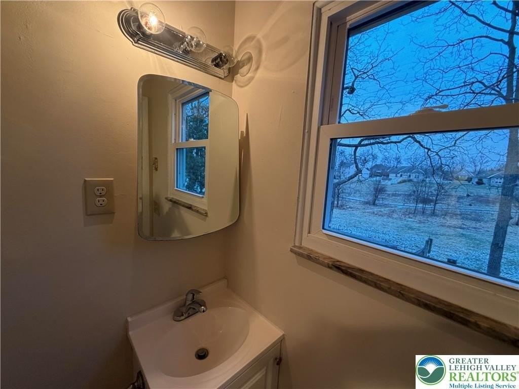 1199 Eagle St - Photo 7 of 11