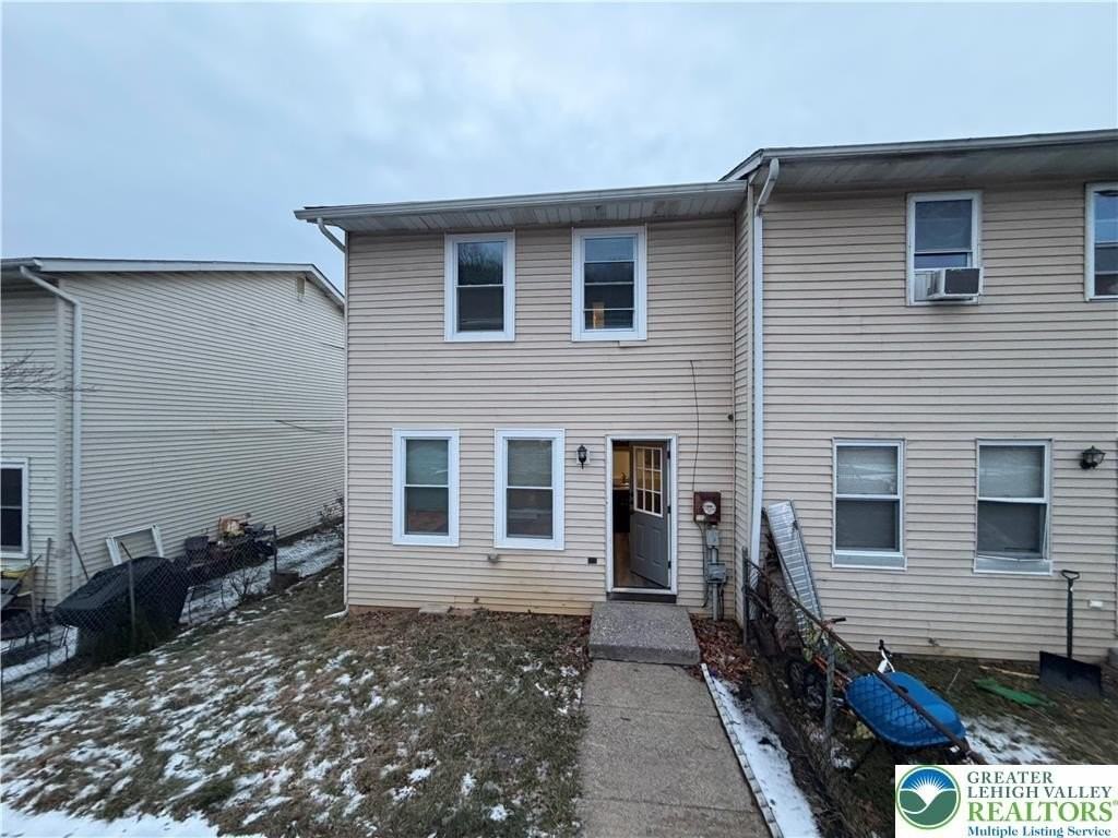 2870 Klein St - Photo 2 of 13