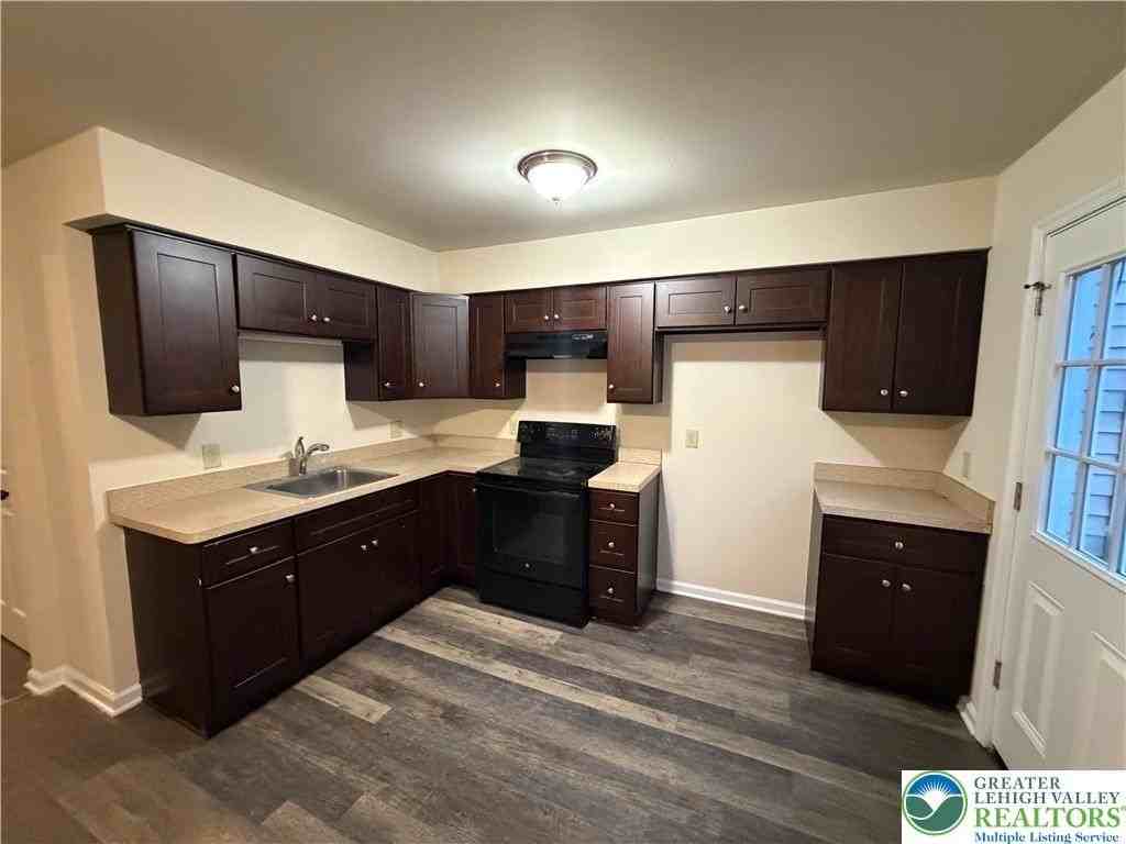 2870 Klein St - Photo 3 of 13