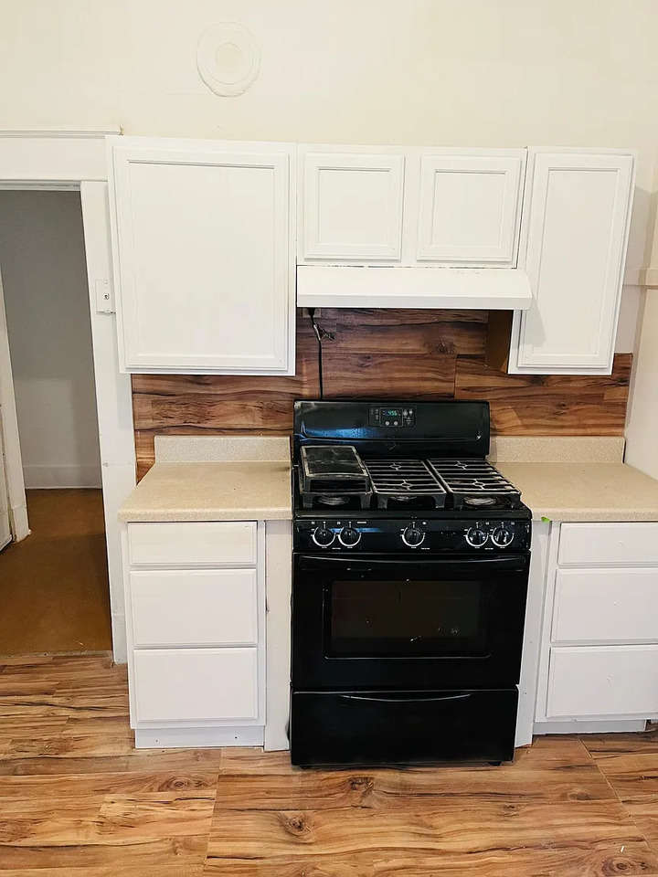 2307 22nd St #1 - Photo 4 of 5