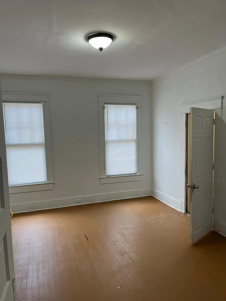 2307 22nd St #1 - Photo 5 of 5