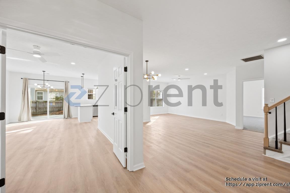 952 Heathland Dr - Photo 6 of 43