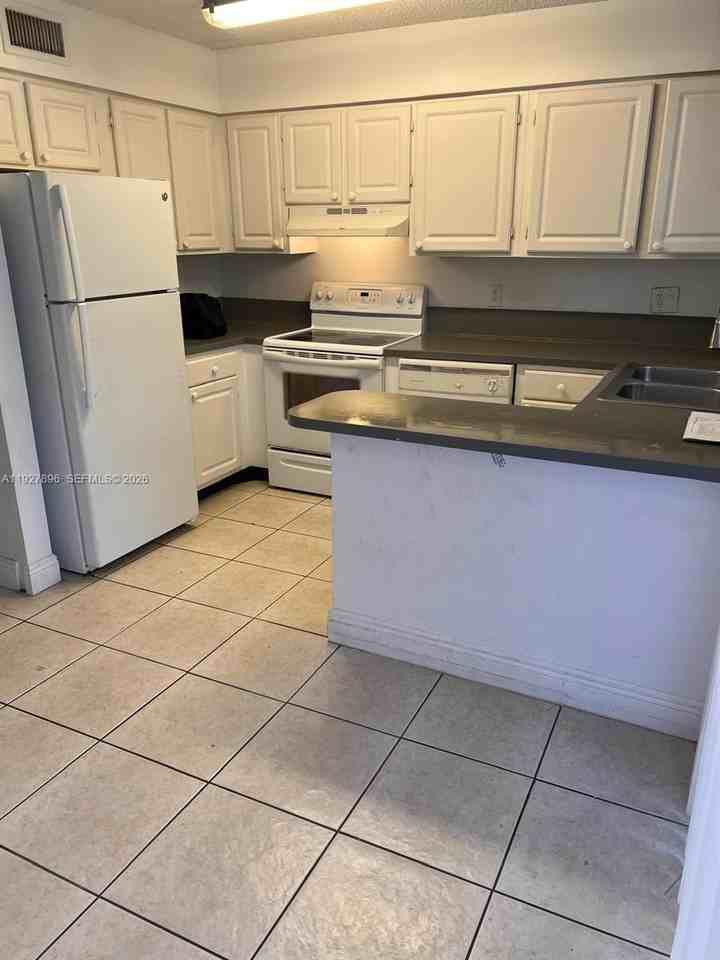 4431 Treehouse Ln #H - Photo 4 of 15