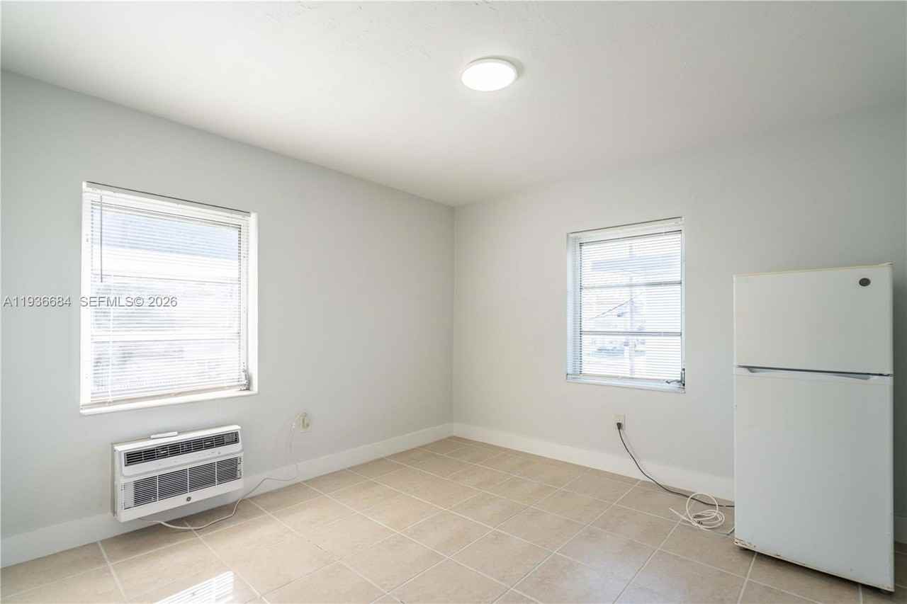 437 Ne 82nd St #20 - Photo 2 of 11