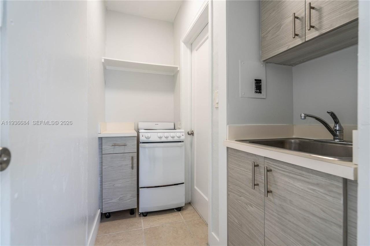 437 Ne 82nd St #20 - Photo 7 of 11