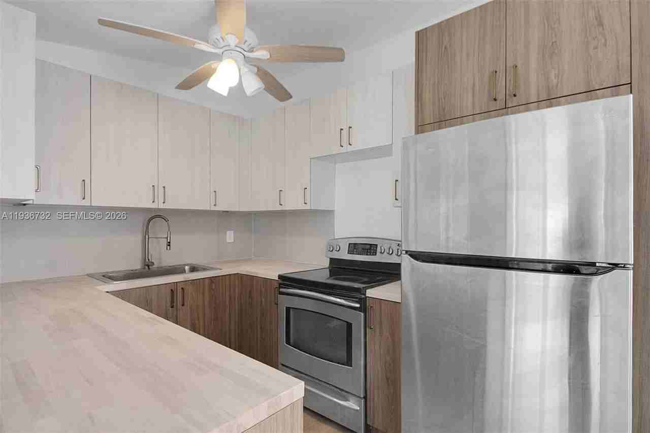 1617 Nw 15th St - Photo 5 of 19