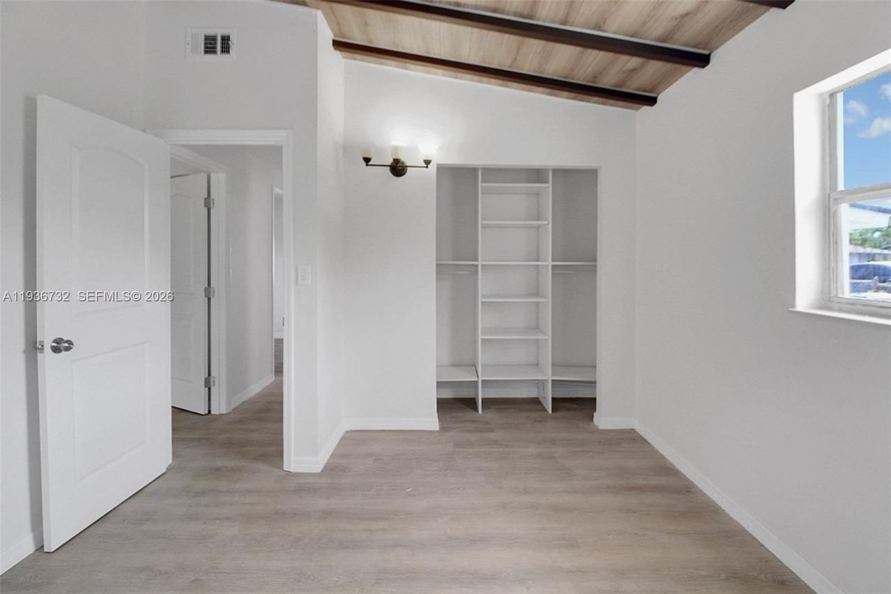 1617 Nw 15th St - Photo 7 of 19