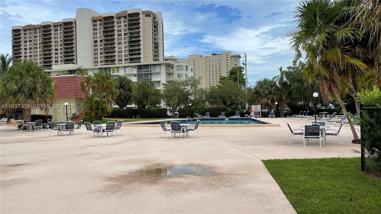 1651 Ne 115th St #1C - Photo 3 of 15