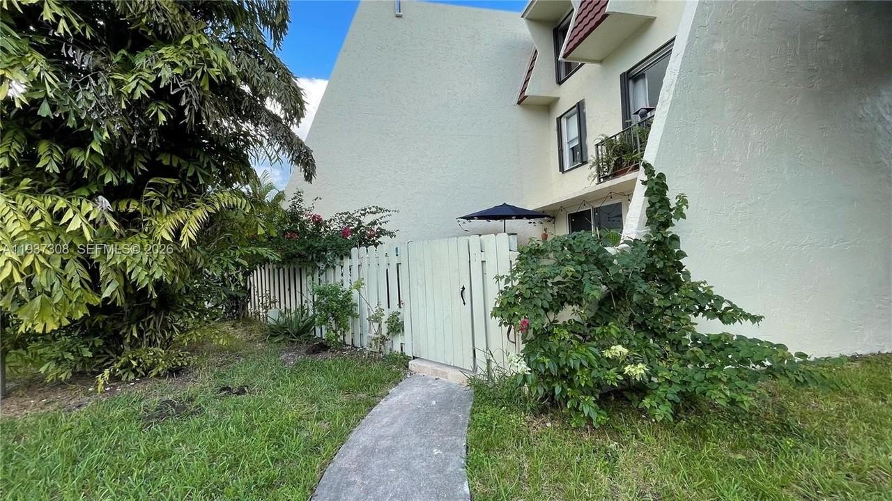 1651 Ne 115th St #1C - Photo 6 of 15