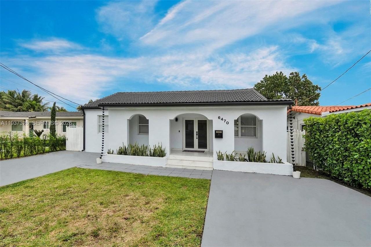 6470 Sw 27th St - Photo 3 of 48