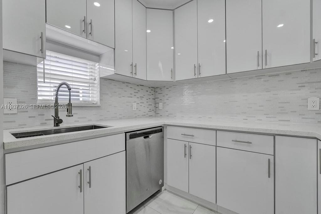 6470 Sw 27th St - Photo 7 of 48