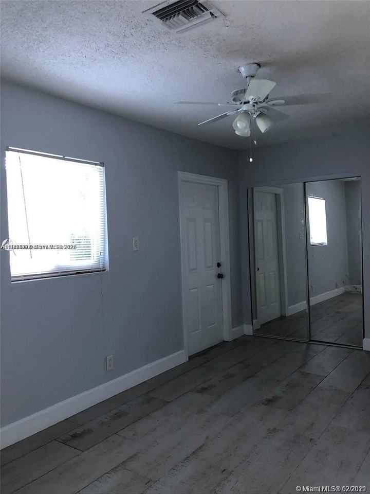 1235 Ne 3rd Ave #1 - Photo 7 of 21