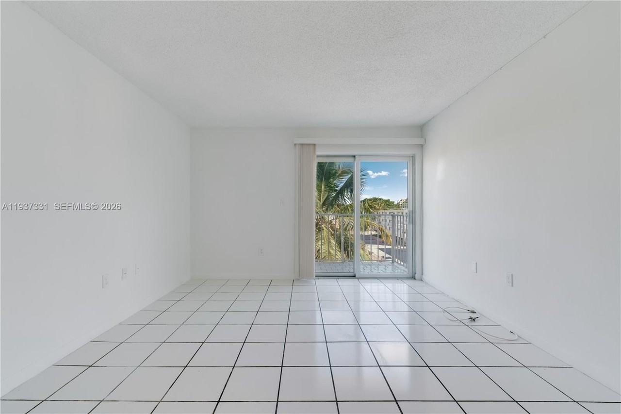 1428 Euclid Ave #404 - Photo 6 of 27