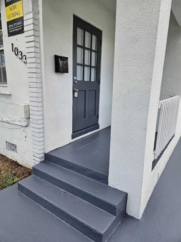 1033 N Andrews Ave - Photo 2 of 7