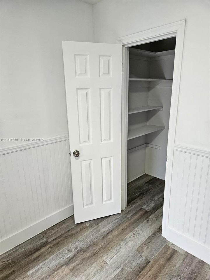 1033 N Andrews Ave - Photo 6 of 7