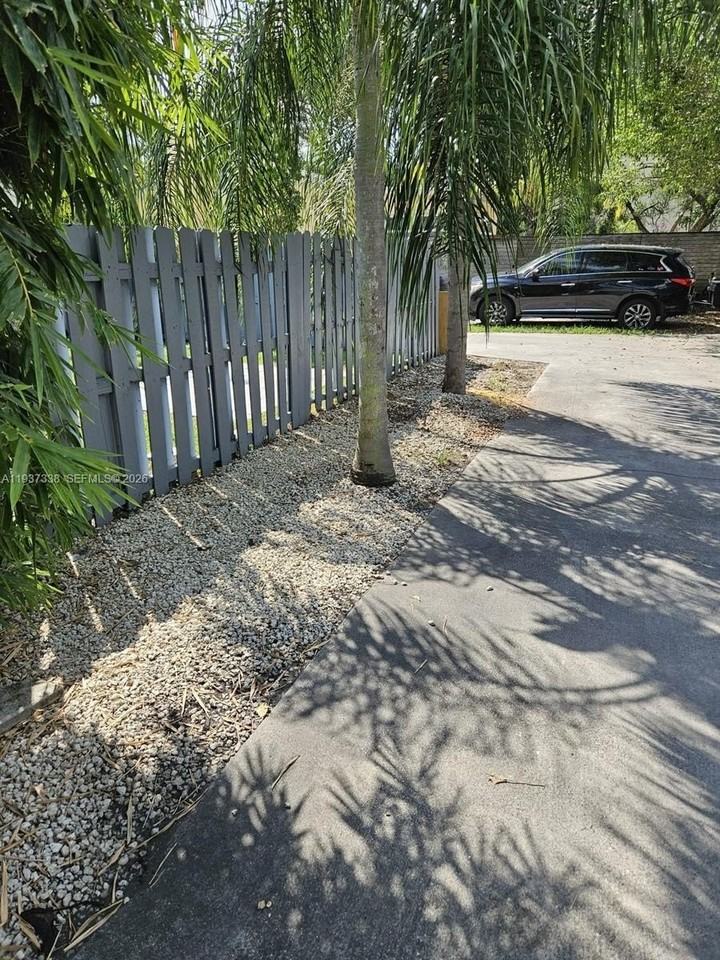 1033 N Andrews Ave - Photo 7 of 7