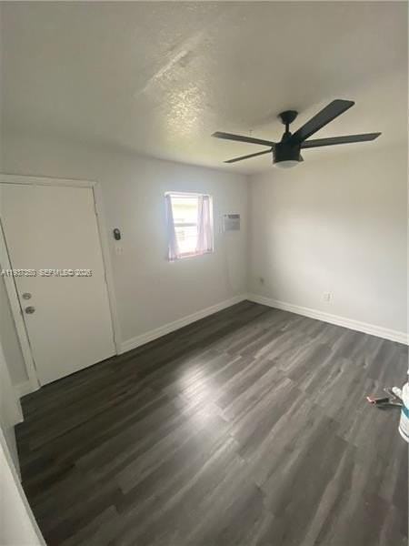 1601 S 57th Ave #4 - Photo 4 of 6