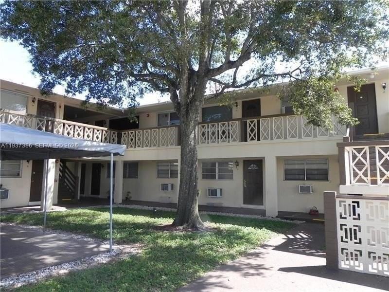 5401 Hollywood Blvd #6 - Photo 2 of 10