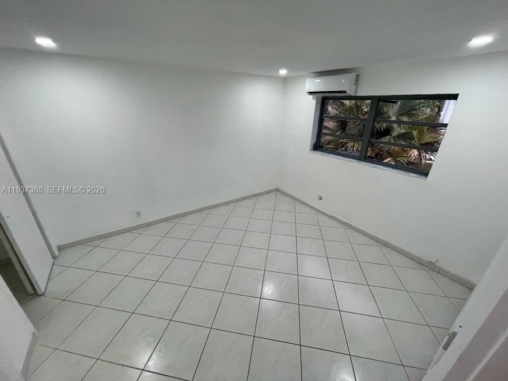 5401 Hollywood Blvd #6 - Photo 6 of 10