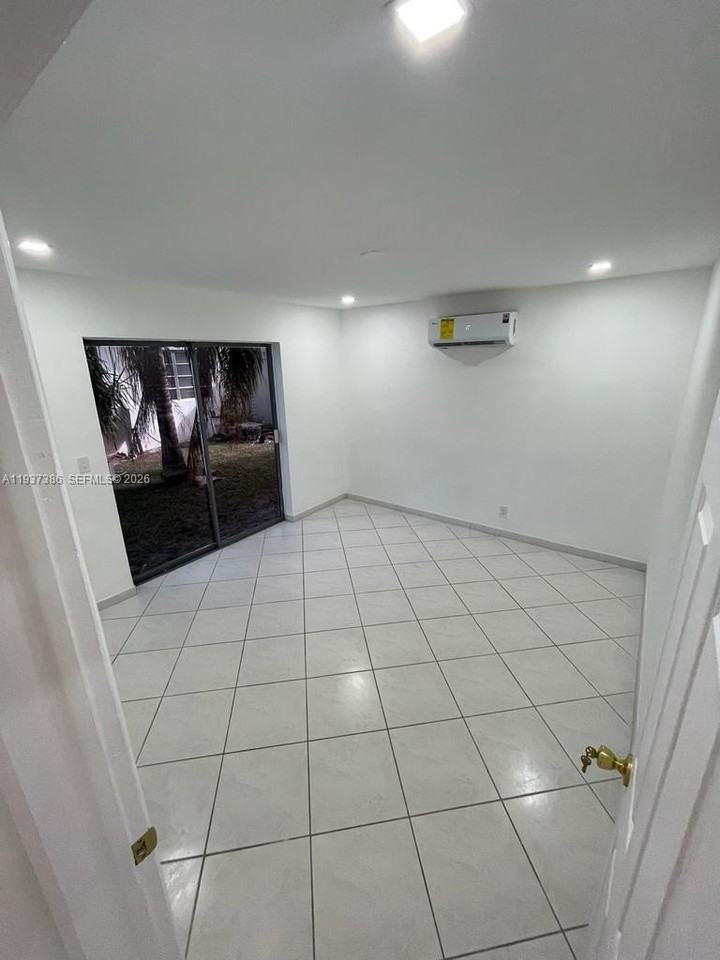 5401 Hollywood Blvd #6 - Photo 7 of 10