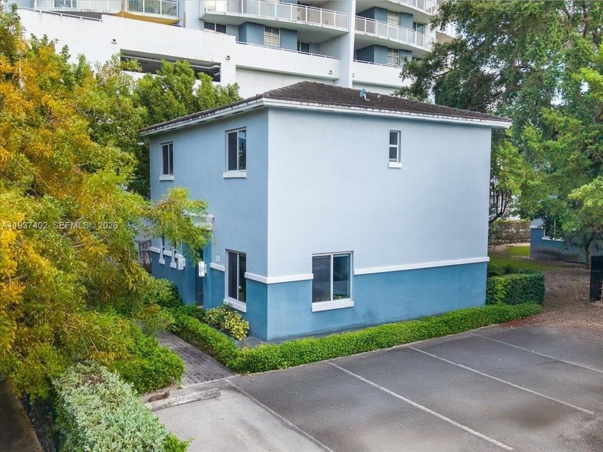 2730 Sw 26th St #2730 - Photo 3 of 21