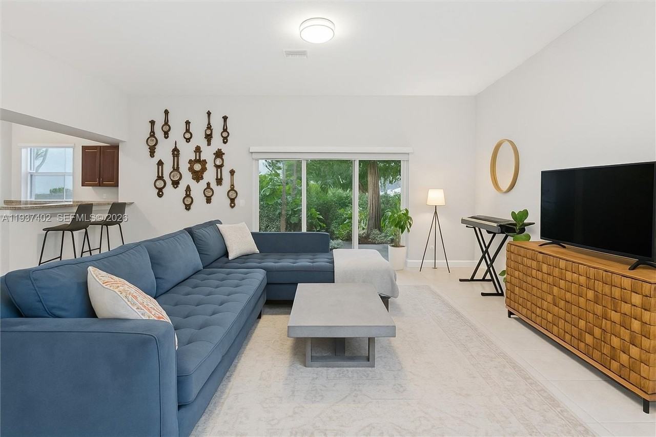 2730 Sw 26th St #2730 - Photo 4 of 21