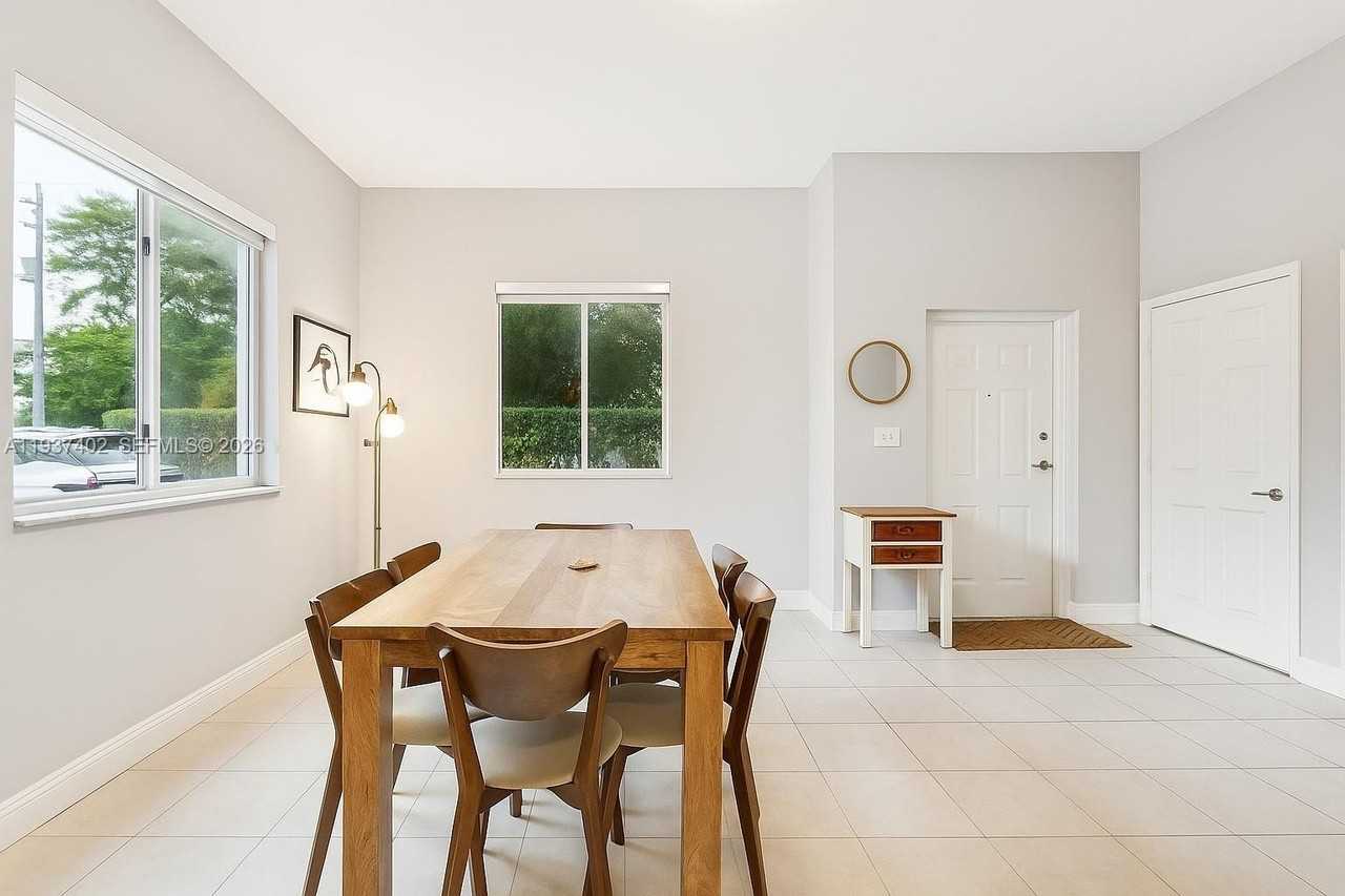 2730 Sw 26th St #2730 - Photo 6 of 21