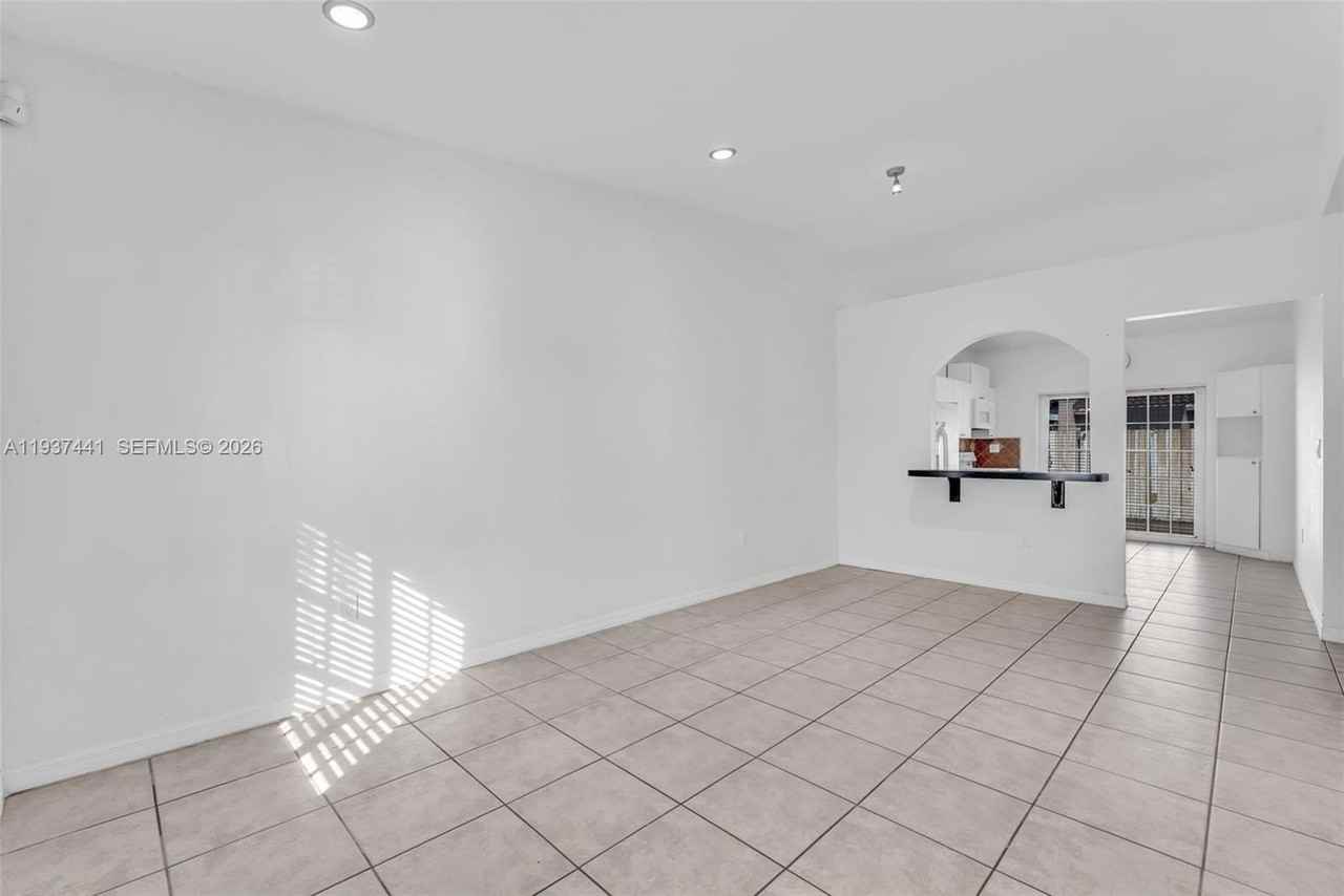 7665 Nw 183rd Ter #1405 - Photo 2 of 22