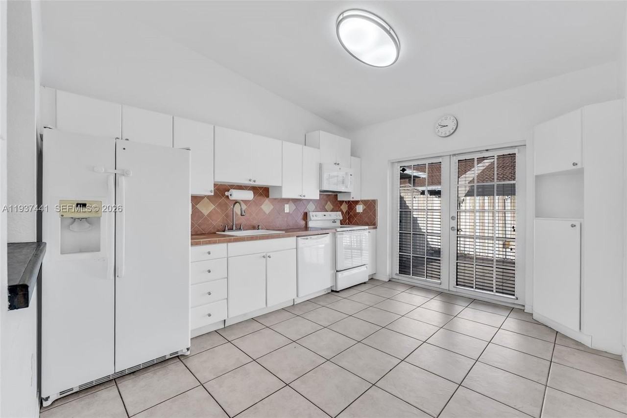 7665 Nw 183rd Ter #1405 - Photo 4 of 22