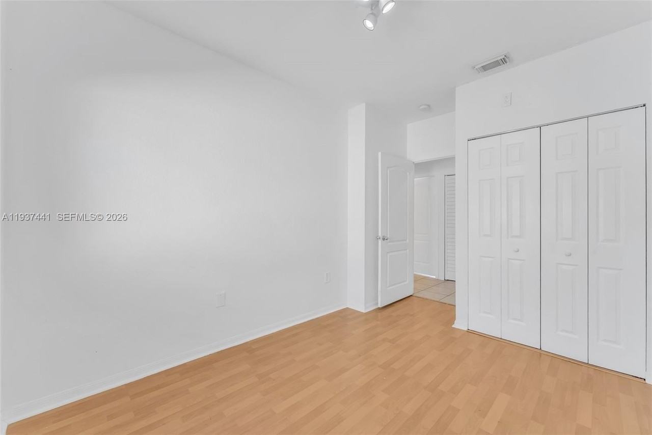 7665 Nw 183rd Ter #1405 - Photo 6 of 22