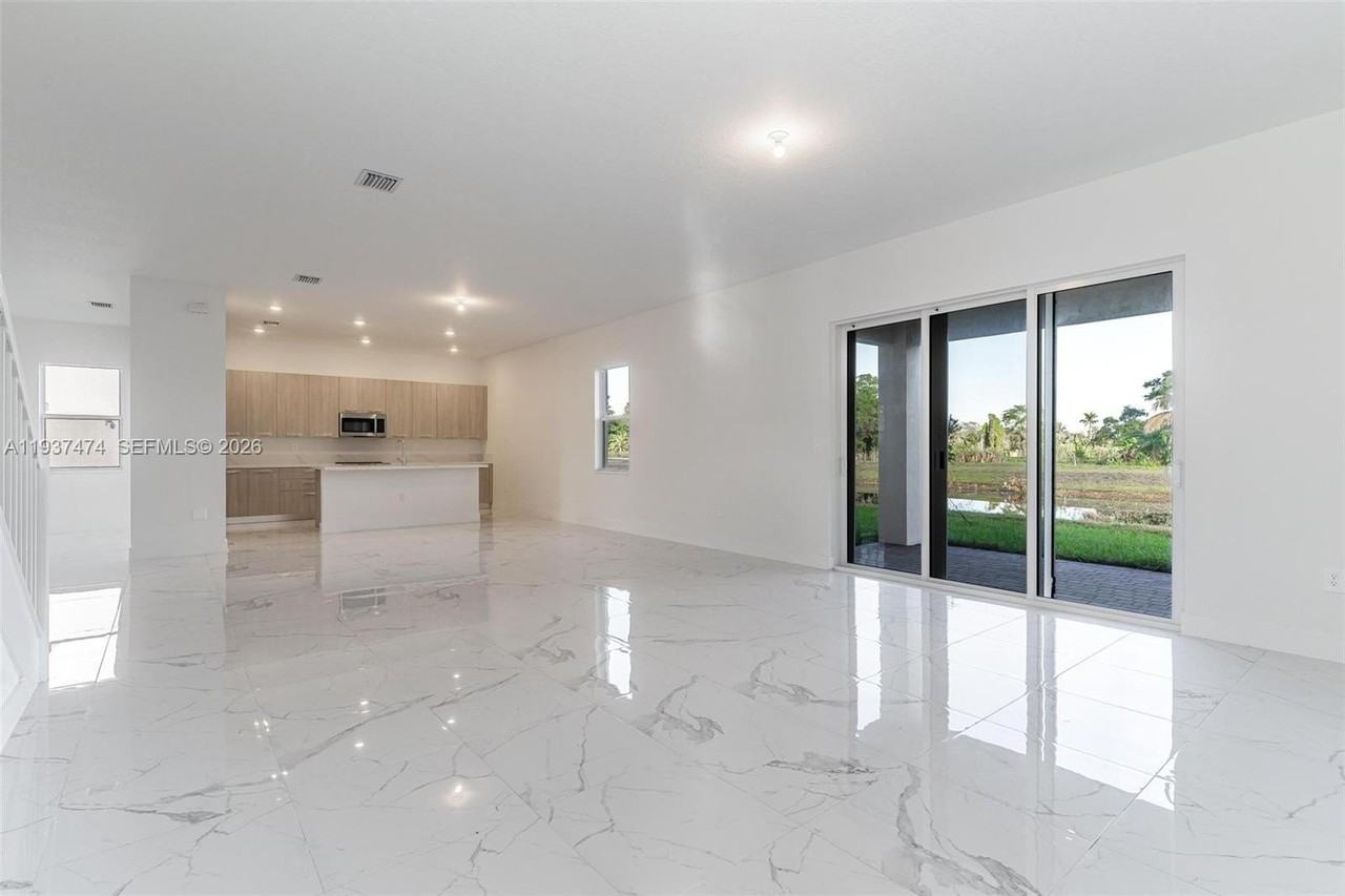 12289 Sw 43rd St #0 - Photo 3 of 22