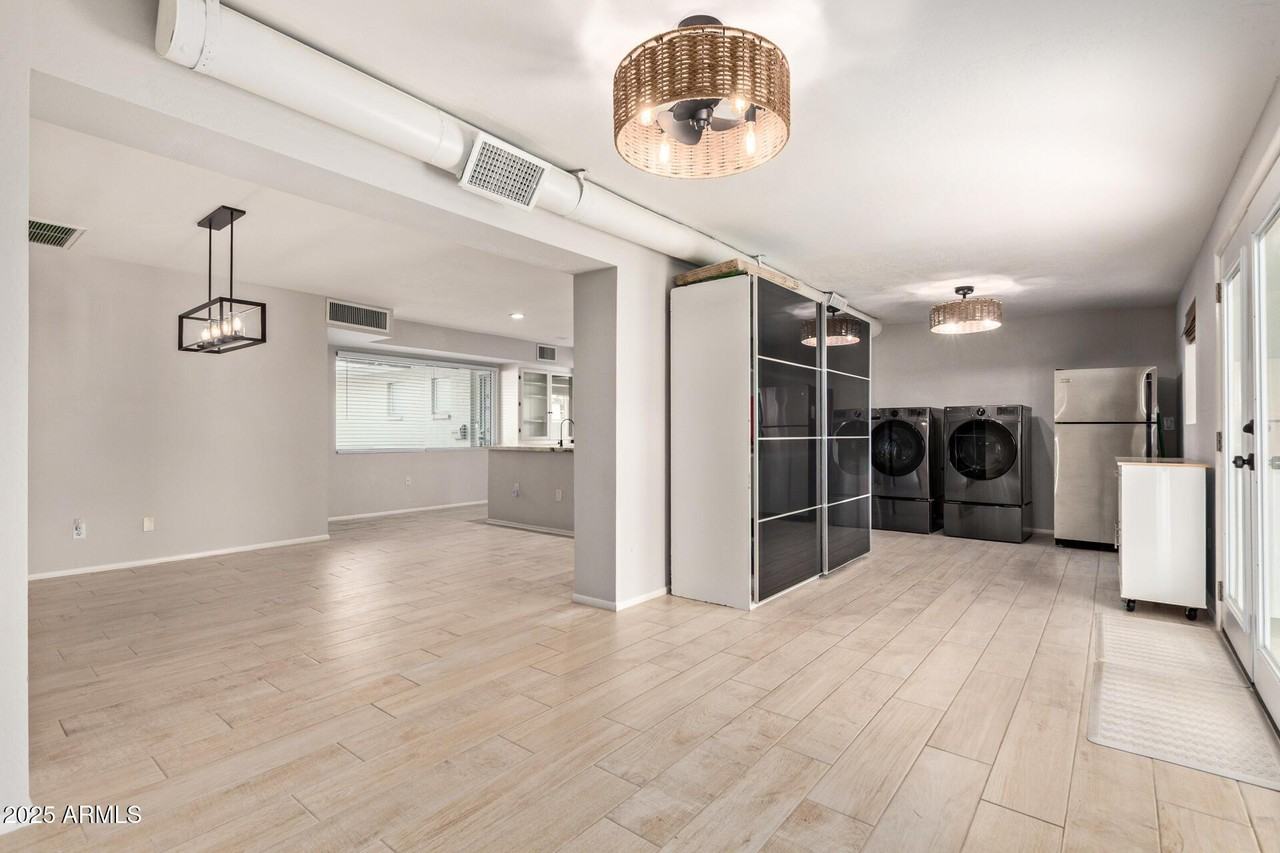 627 W 16th St - Photo 5 of 22