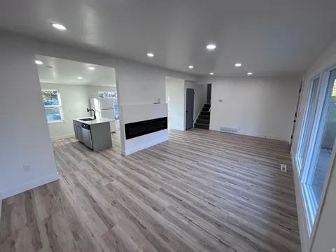 2171 W Kirkham Way - Photo 2 of 33