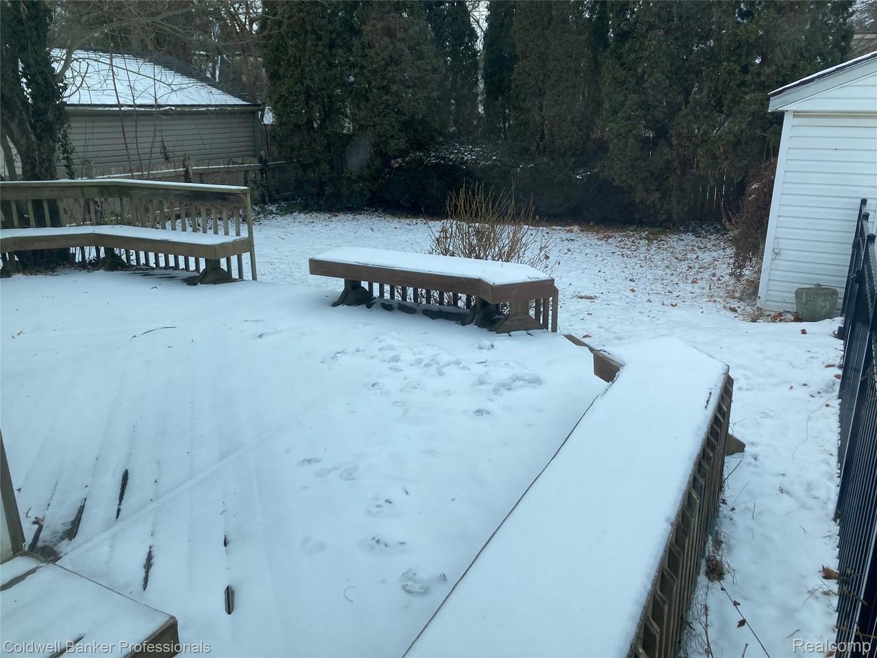 554 Merritt Ln - Photo 3 of 23