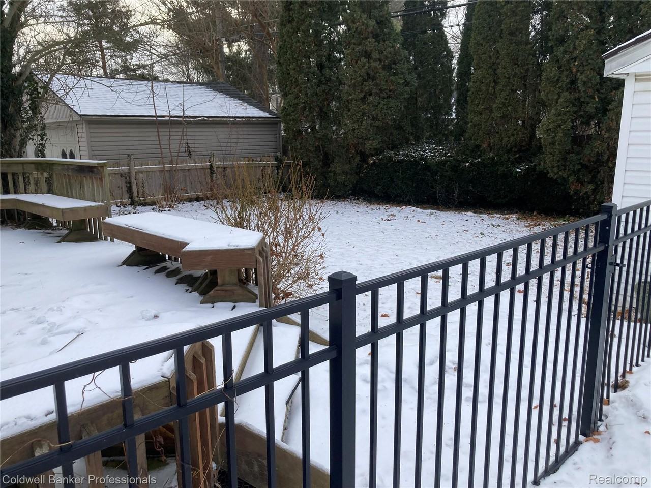 554 Merritt Ln - Photo 4 of 23