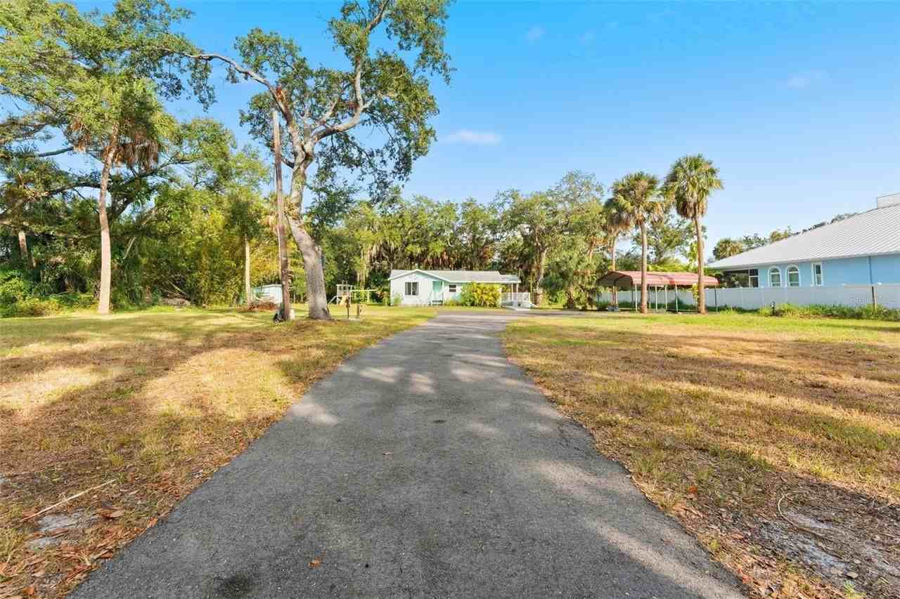 8010 Riverview Dr - Photo 2 of 37