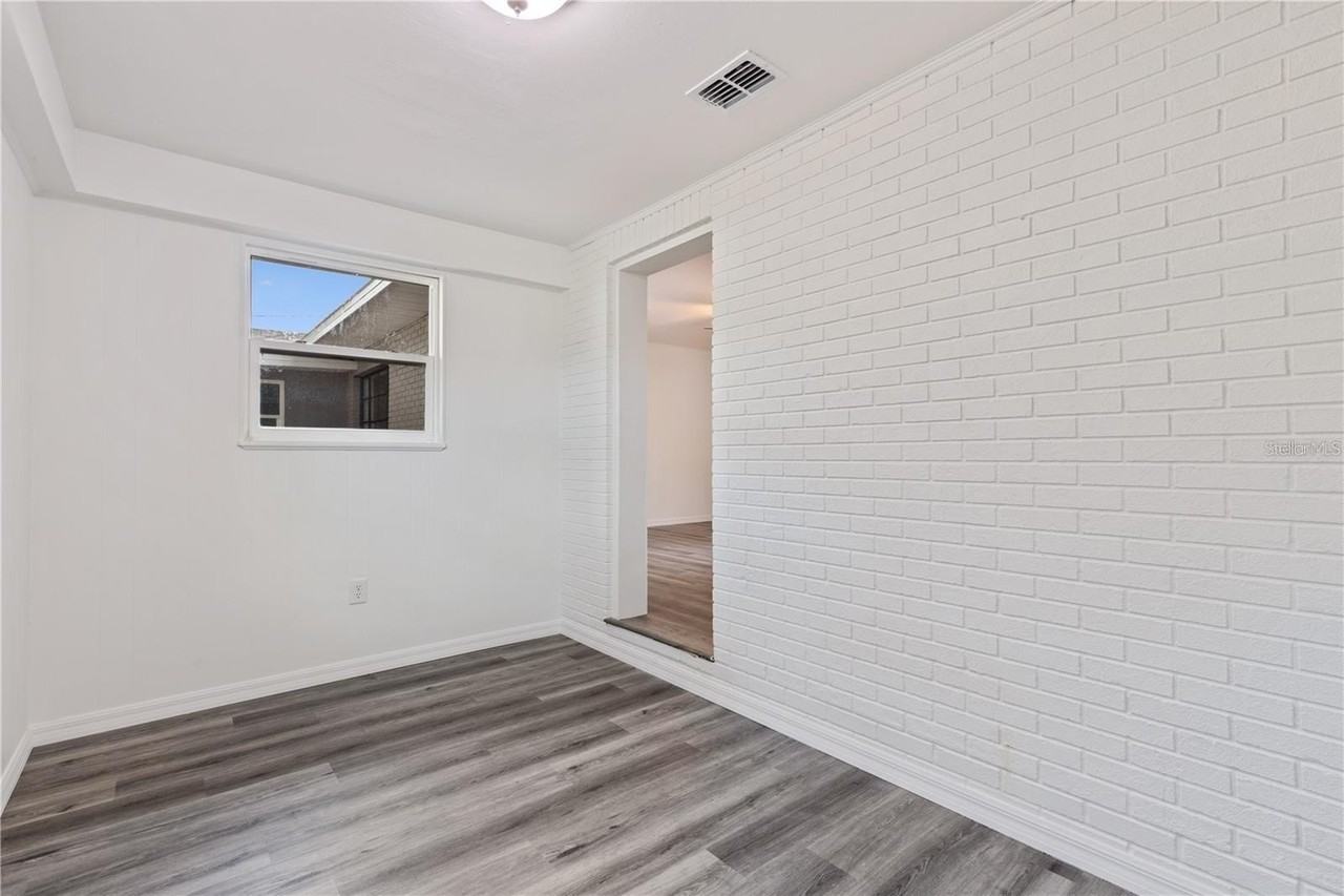 112 S Fern Rd #112 - Photo 3 of 17