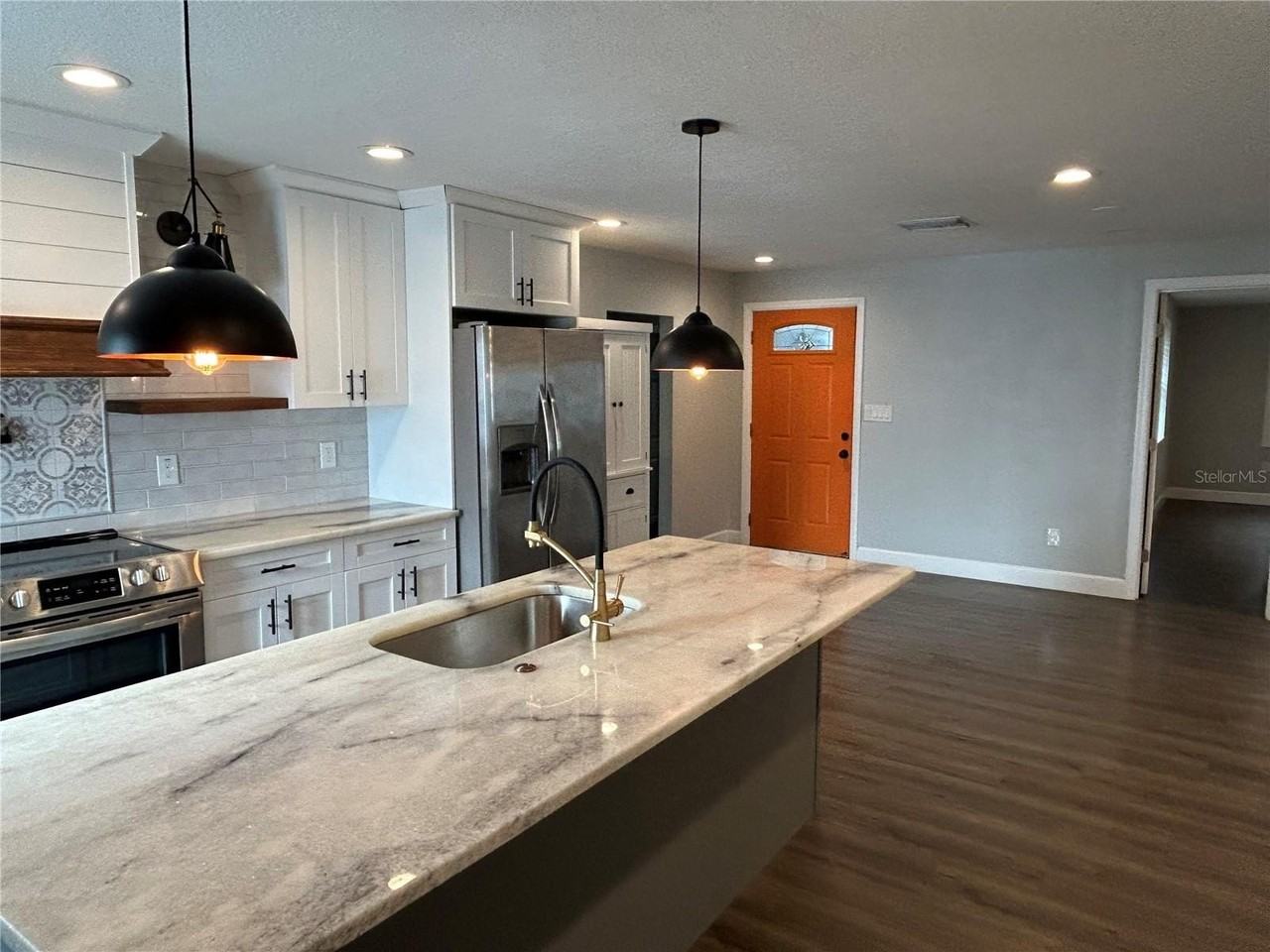 2108 W Powhatan Ave - Photo 4 of 26