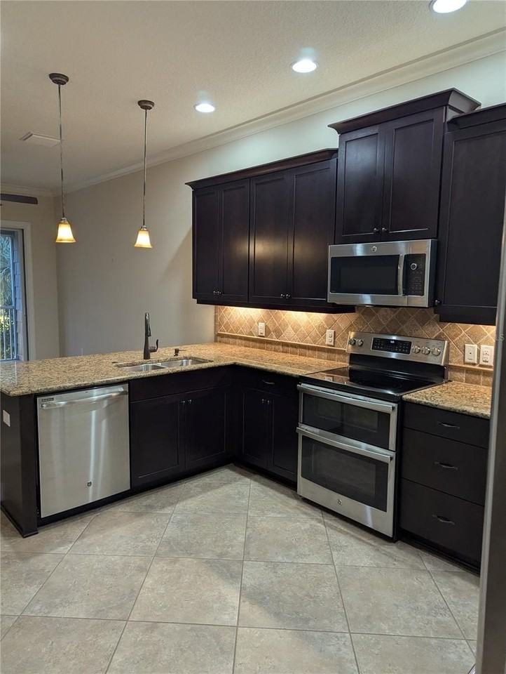 3138 Nautical Pl S - Photo 4 of 27