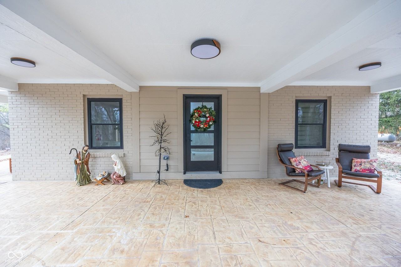 7980 Royal Ave - Photo 2 of 28