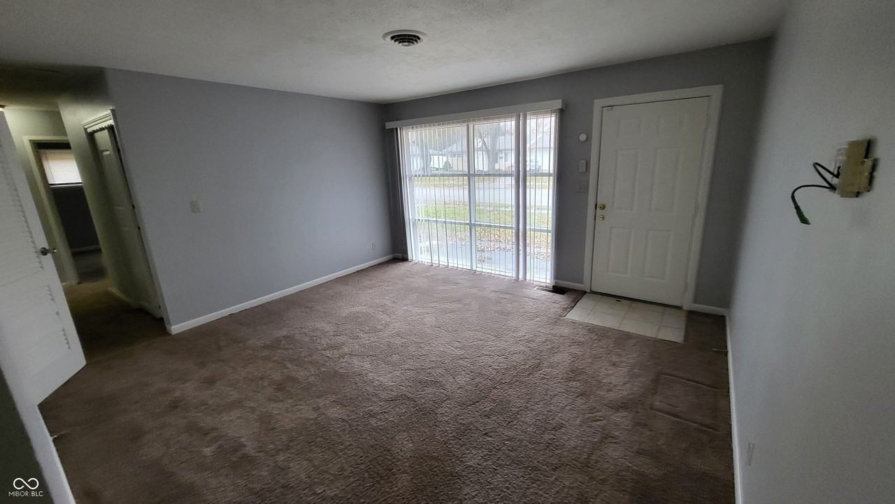 4940 Leone Dr - Photo 3 of 18